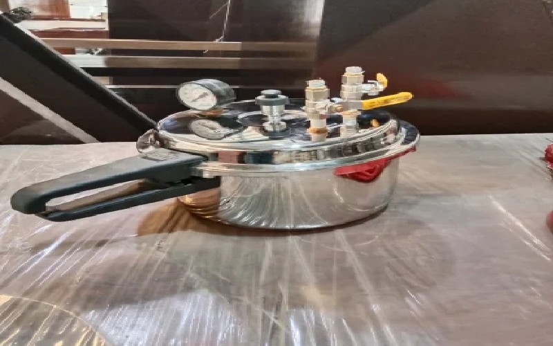 Induction And Gas Type Stainless Steel 7.5 Ltr. Nadi Swedan Steam Developer